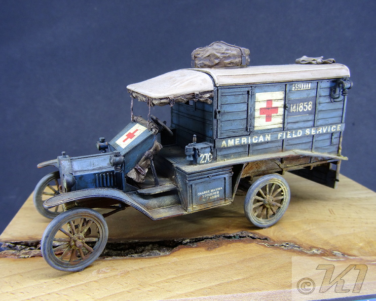 Ford_T_ambulance_1918_01.jpg