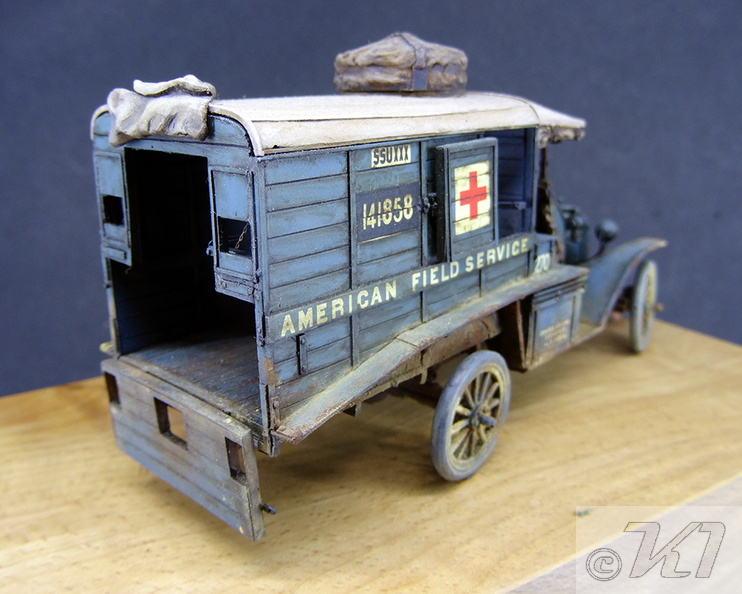 Ford_T_ambulance_1918_03.jpg