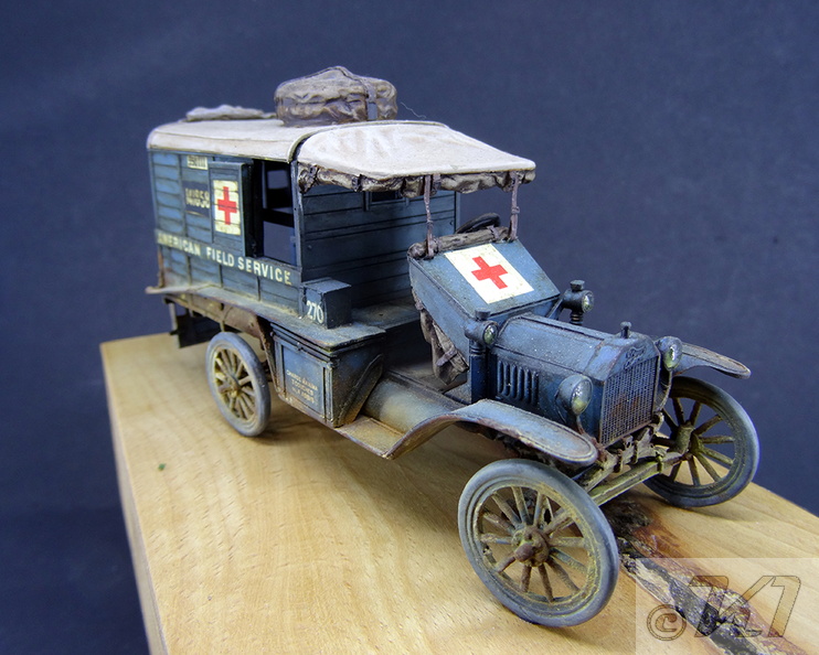 Ford_T_ambulance_1918_05.jpg